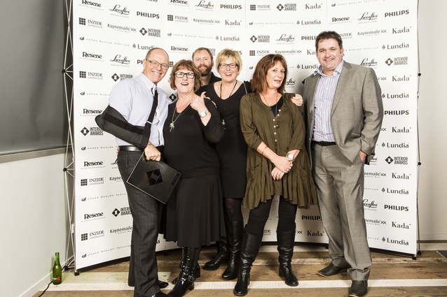 L to R Luxaflex team: Lance Mitchell, Janene Gillon, Kim Jarman, Sandy Wallace, Rob Watson, with guest (middle) – Ben Coleman of Fontera.